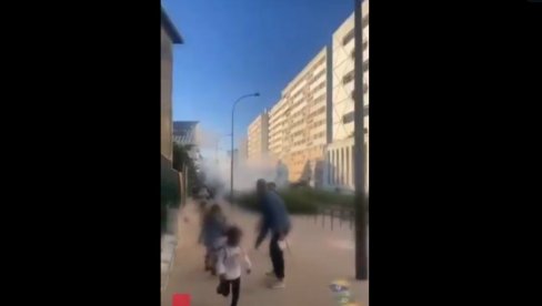 ПОЛИЦИЈА КОРИСТИЛА СУЗАВАЦ ИСПРЕД ВРТИЋА У ПАРИЗУ: Деца и родитељи беже - Хаос у Француској не престаје (ВИДЕО)