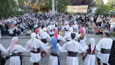 СМОТРА НАРОДНОГ СТВАРАЛАШТВА: Јубиларна фолклорна манифестација у Краљеву 20. септембра