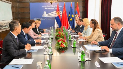 ДЕЛЕГАЦИЈА ХЕБЕЈА ПОСЕТИЛА ПОКРАЈИНСКУ ВЛАДУ: Јачање економских веза Војводине и кинеске провинције