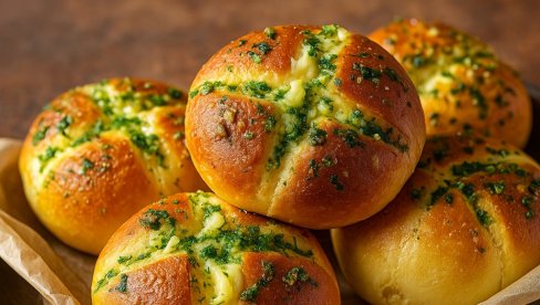 РОЛНИЦЕ СА БЕЛИМ ЛУКОМ И СИРОМ: Рецепт за мирисне ролнице