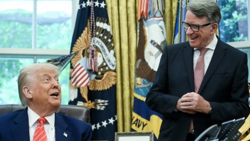 БРИТАНСКИ АМБАСАДОР У САД СМЕЊЕН: Сарађивао са Епстином на пројекту вредном 1,35 милијарди долара