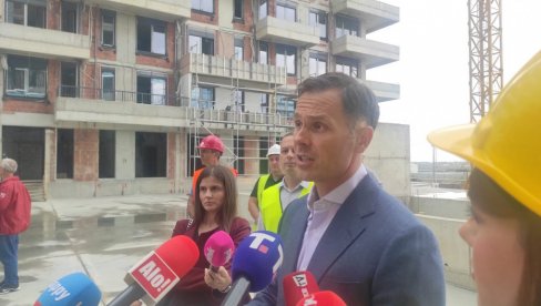 OD JEDNOSOBNIH DO ČETVOROSOBNIH STANOVA Mali obišao radove na izgradnji Ekspo sela: 1.500 stanova biće u potpunosti opremljeni (VIDEO)