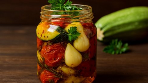 PEČENI PARADAJZ SA TIKVICAMA: Recept za sočnu salatu