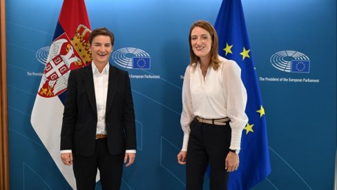 SRDAČAN POZDRAV PRED POČETAK SASTANKA: Brnabić u Briselu razgovara sa Robertom Mecolom (VIDEO)