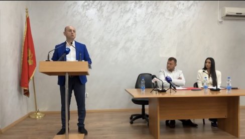 ДРМА СЕ ВЛАСТ, ПЉУШТЕ ПРИЈАВЕ: Милан Кнежевић ће од одборника да тражи напуштање локалне скупштине у Подгорици
