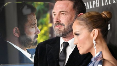 DŽEJ LO UHVAĆENA SA SINOM BENA AFLEKA: Pokrij se, vidiš li da mu je neprijatno! (VIDEO)