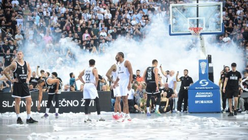GROBARI BUKVALNO ZAPALILI TAŠMAJDAN: Tokom meča Partizan - Paok reagovali i vatrogasci
