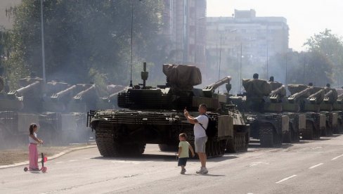 EKSKLUZIVNO! Novosti na uvežbavanju vojne parade - vojska će prikazati moćno naoružanje (FOTO/VIDEO)