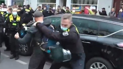 А У МЕЂУВРЕМЕНУ: Ево како се полиција ЕУ у Немачкој учи блокадере памети