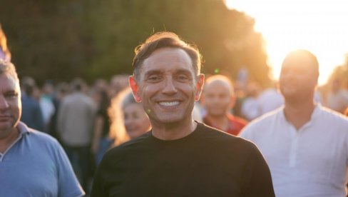 SRBIJA ZASLUŽUJE MIR Aleksandar Vulin sa građanima na Voždovcu