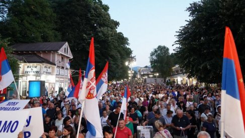 СРБИЈА ЈЕ УСТАЛА: Грађани против блокада у недељу у 17 часова у 200 места широм Србије