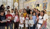 ДА СВЕДОЧИМО ЉУБАВИ И МИРУ У СВАКОМ ТРЕНУТКУ У СВАКОЈ ШКОЛИ Патријарх служио молебан у Храму Светог Саве поводом почетка шкоске године