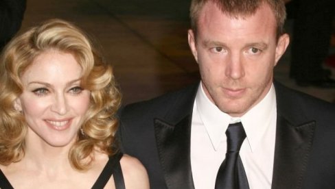 ENGLEZ KOGA NIKO PRE NJE NIJE ZNAO, ZAVEO NAJPOZNATIJU ŽENU NA SVETU: Zbog njega je sve promenila, a onda je ostavio i zamenio -DOMAĆICOM!