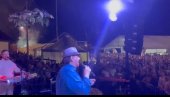 PRED 18 HILJADA LJUDI: Haris DŽinović u Voloderu skupio deset puta više publike od broja građana (FOTO)