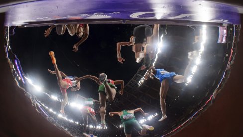 FOTO-FINIŠ I SENZACIJA: Novozelanđanin prvi protrčao kroz cilj na Svetskom prvenstvu u atletici i šokirao sve! (VIDEO)