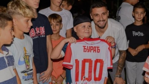 ĐURAĐE, NEKA TI JE SREĆNO: Rade Krunić iznenadio mališana iz Zrenjanina (VIDEO)