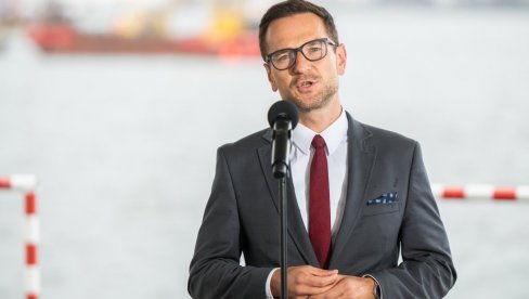 ИЗРЕШЕТАН АУТОМОБИЛ ПОЉСКОГ ПОСЛАНИКА: Хаос у Бриселу (ФОТО)