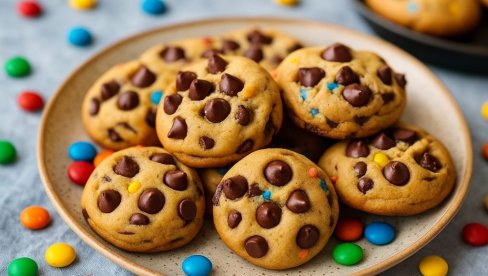 ШАРЕНИ ЧОКОЛАДНИ КУКИС: Кексићи који освајају на први залогај