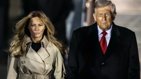 MELANIJA TRAMP U TIHOM LUKSUZU SLETELA U VELIKU BRITANIJU: Prva dama pokazala šta znači bezvremenski stil (FOTO)
