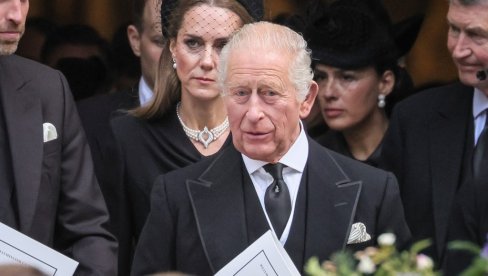 KRALJ ČARLS PREKINUO TRADICIJU STARU 400 GODINA: Sve se desilo na sahrani vojvotkinje od Kenta