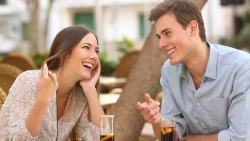 ПОКРЕТИ ТЕЛА КОЈИ ОСТАВЉАЈУ УТИСАК СИГУРНЕ ОСОБЕ: Није важно само шта говорите, него и како говорит