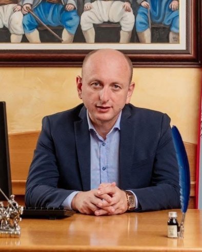 КНЕЖЕВИЋ НА БЛОКАДИ КРУЖНОГ ТОКА: На потезу је Спајић, од испуњења захтева засвиси његов опстанак на власти