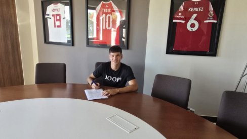 ТСЦ МИСЛИ НА БУДУЋНОСТ: Талентовани Стефан Младеновић продужио уговор са чланом Суперлиге Србије