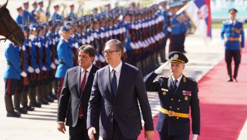 ОНИ СУ ТЕМЕЉ НАШЕ БЕЗБЕДНОСТИ, СУВЕРЕНИТЕТА И НЕПРОБОЈНИ ШТИТ Председник Вучић огласио се моћном поруком после војне параде (ВИДЕО)