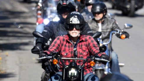 PREDSEDNIK EU DRŽAVE MOTOROM NA GODIŠNJI: Prekršio protokol, danima neprepoznatljiv u srpskom komšiluku (FOTO)