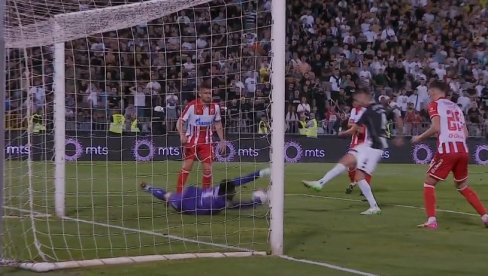 PA, KAKO OVO NIJE GOL? Navijači Partizana gledaju i ne veruju šta se dešava u Humskoj (VIDEO)