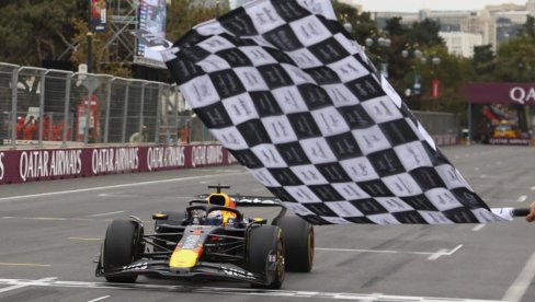 ФОРМУЛА 1 СВЕ ЛУЂА! Најбржи на свету се закуцао у зид, победа припала легенди - шампионка трка је отворена!