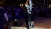 АНДРЕАНА ЧЕКИЋ ЗАБЛИСТАЛА У ВРШЦУ: Запевала пред више од 10 хиљада људи и направила општу пометњу (ФОТО)