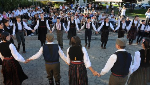 ЧУВАЈУ КУЛТУРНО БЛАГО: У Краљеву одржана јубиларна, 10. Смотра народног стваралаштва