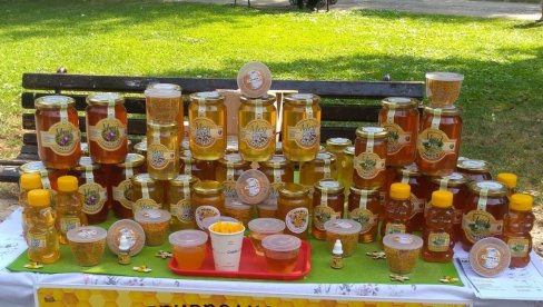 MED-IZVOR ZDRAVLJA: Sutra izložba pčelinjih proizvoda i pčelarske opreme