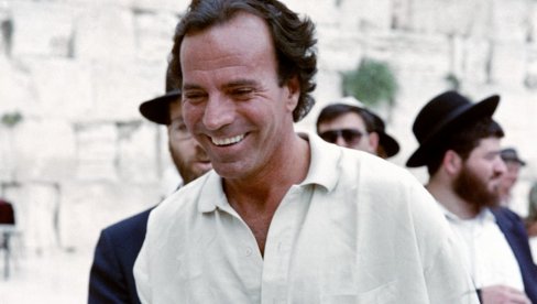 ŽENU VARAO SA KIM JE STIGAO, POZANTI SIN NE PRIČA SA NJIM 30 GODINA: U 9. deceniji se okružio mladim devojkama i uživa u životu!