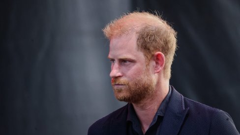 PRINC HARI SE ODREKAO TITULE? Pojavio se na javnom događaju sa prezimenom koje nije koristio od detinjstva