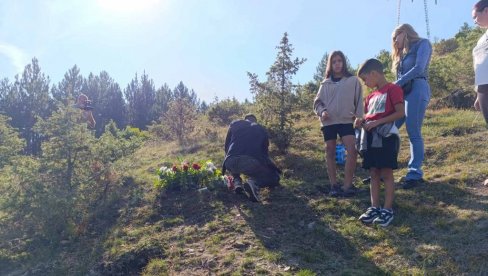 ДВЕ ГОДИНЕ ОД КАДА СУ У БАЊСКОЈ УБИЈЕНИ СРПСКИ ХЕРОЈИ: Родбина (ВИДЕО)