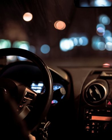 НЕ ПРИТИСКАЈТЕ ОВО ДУГМЕ У КОЛИМА: Може да поремети електронику и изазове квар