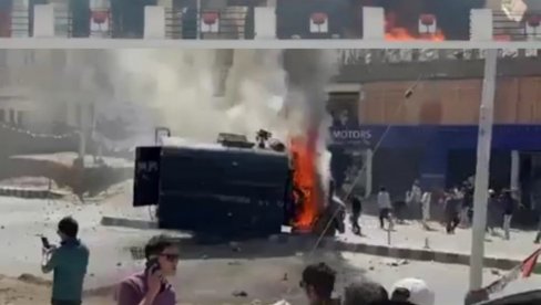 ИНДИЈА УВЕЛА ПОЛИЦИЈСКИ ЧАС НАКОН НАСИЛНИХ ПРОТЕСТА: Најмање четири особе убијене у сукобима полиције и демонстраната (ВИДЕО)