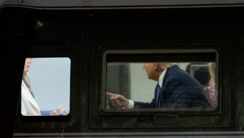 SNIMAK IZ HELIKOPTERA DONALDA I MELANIJE ŠOKIRAO JAVNOST: Vodili su napeti razgovor