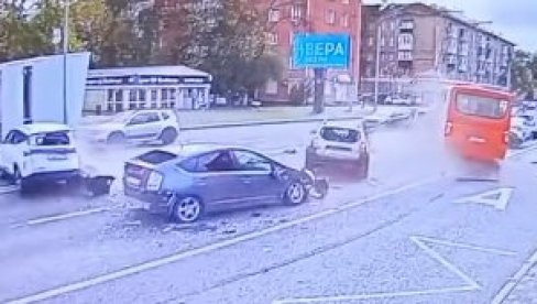 ТЕЖАК ЛАНЧАНИ СУДАР: Међу повређенима и деца (ВИДЕО)