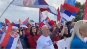 ОЈ КОСОВО, КОСОВО: Ори се на скупу слободних грађана против блокада у Новом Саду (ВИДЕО)