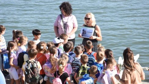 ДРУЖЕЊЕ СА ВАТРОГАСЦИМА: Малишани обишли локалну самоуправу у склопу пројекта Малац у локалној заједници