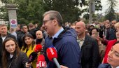 VUČIĆ SA SLOBODNIM GRAĐANIMA U OBRENOVCU: Ovde ima 6.000 ljudi, a večeras ih pumpa 2.700 u celoj Srbiji - gotova je ta priča odavno!