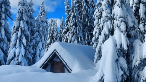 POGLEDAJTE - TURSKA ZAVEJANA SNEGOM VANREDNA SITUACIJA: Nanosi dostižu visinu preko jednog metra (VIDEO)