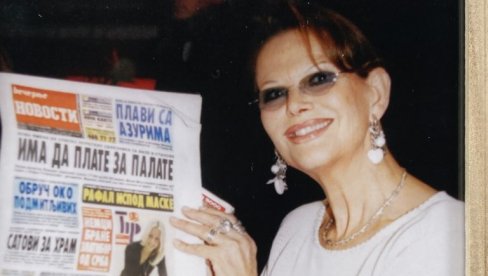 ADIO KLAUDIJI U PARIZU: Sa Novostima u rukama, 2002. godine, pozirala našem foto-reporteru Mecanoviću