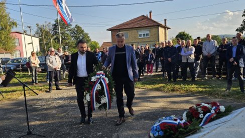 УГЉЕВИК ЈОШ СВЕЖА СЕЋАЊА НА ЖРТВЕ СА ЛИСАЧЕ: Жртвама сва пажња и почаст