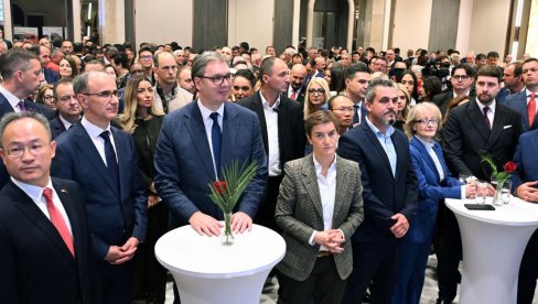 ПРИСУСТВУЈЕ И ПРЕДСЕДНИК ВУЧИЋ: Пријем поводом Националног дана Кине у Београду (ФОТО)