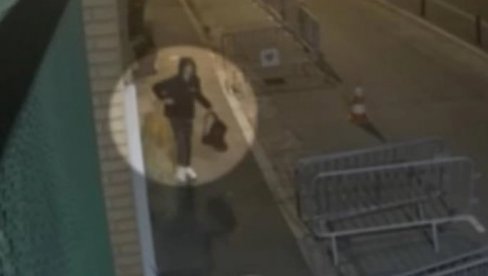 BACIO SVINJSKU GLAVU SA JEZIVOM PORUKOM: Ovo je jedan od uhapšenih u koordinisanoj akciji BIA zbog serije vandalskih napada u Parizu