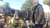 34 ГОДИНЕ БЕЗ ТОМЕ ЗДРАВКОВИЋА: Удовица Гордана запалила свеће, донела на помен богато послужење и ухватила је је туга (ФОТО)